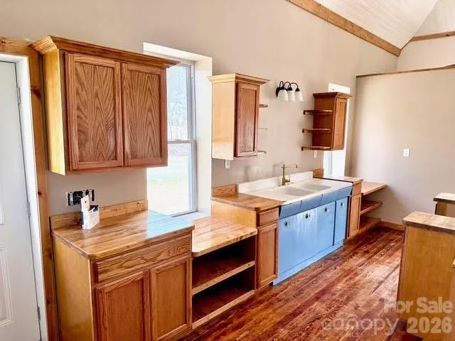 6367 NC 261 Highway Bakersville, NC 28705