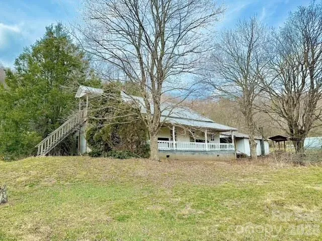 6367 NC 261 Highway Bakersville, NC 28705