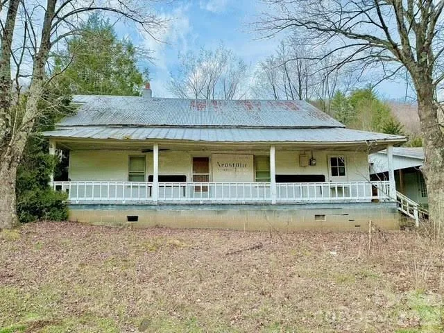 6367 NC 261 Highway Bakersville, NC 28705