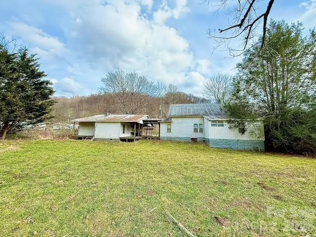 6367 NC 261 Highway Bakersville, NC 28705
