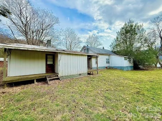 6367 NC 261 Highway Bakersville, NC 28705