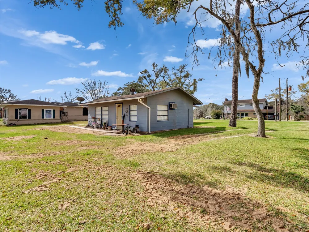 3315 Saint Anne Street Liverpool, TX 77577
