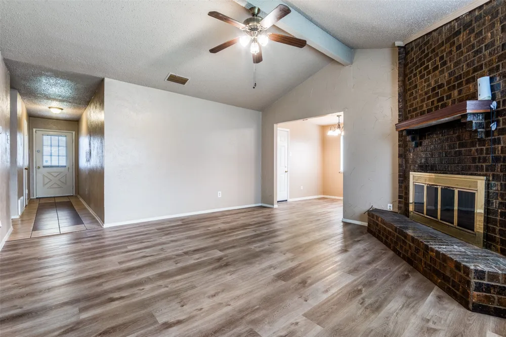 2922 E Pepperidge Drive Lancaster, TX 75134