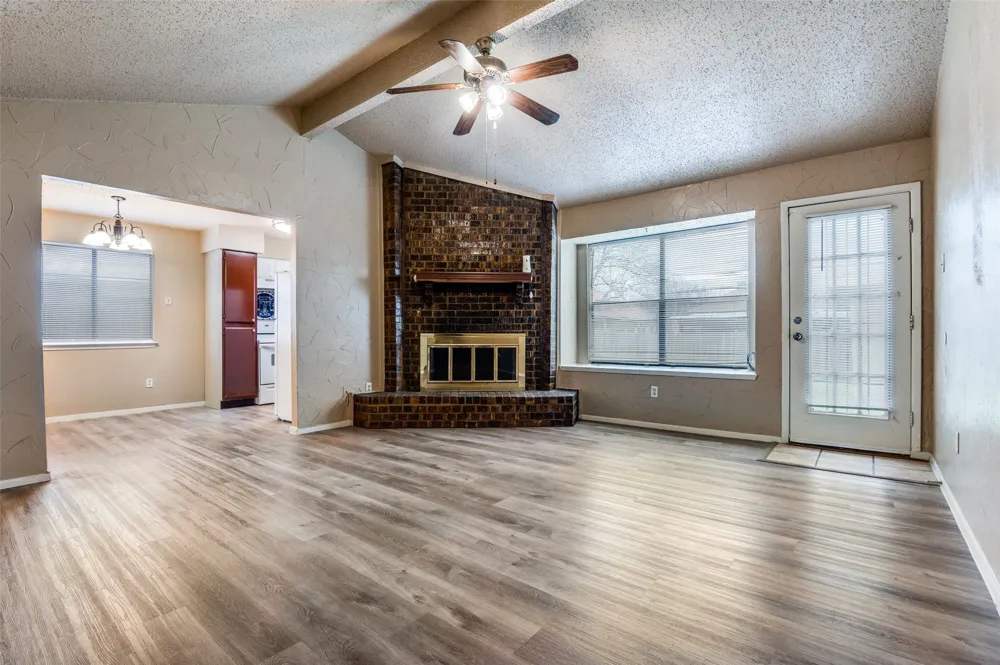 2922 E Pepperidge Drive Lancaster, TX 75134