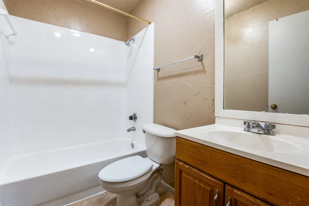 2922 E Pepperidge Drive Lancaster, TX 75134