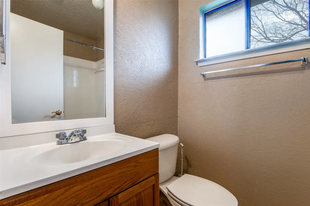 2922 E Pepperidge Drive Lancaster, TX 75134
