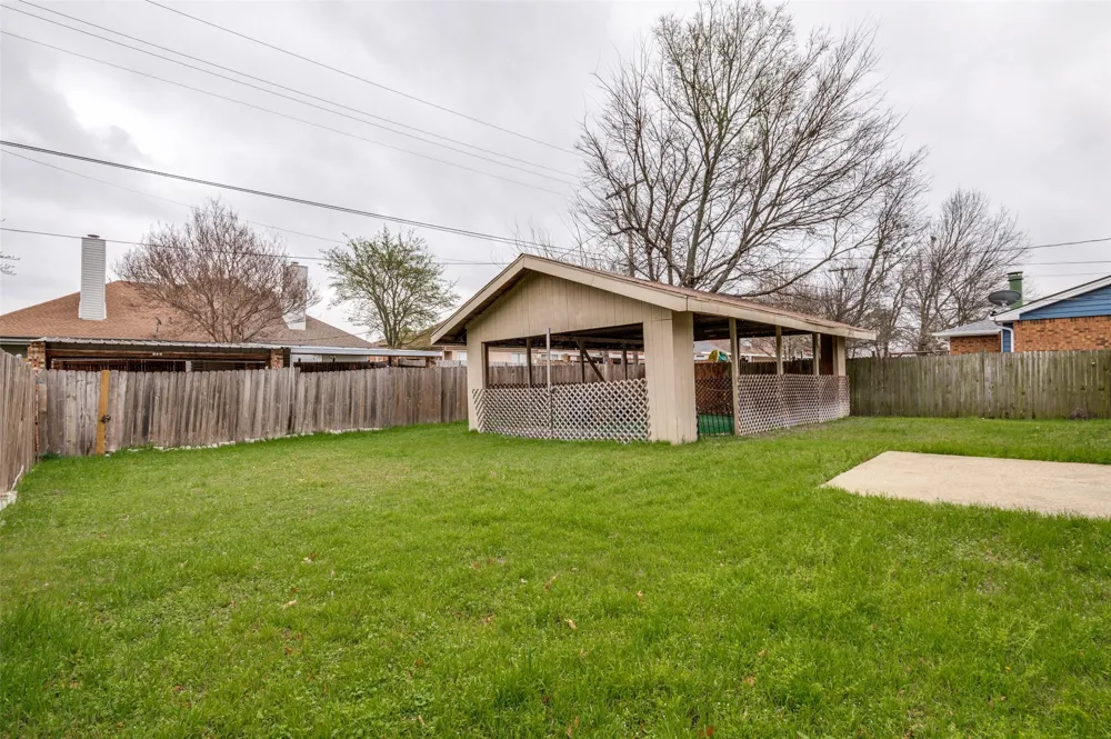 2922 E Pepperidge Drive Lancaster, TX 75134
