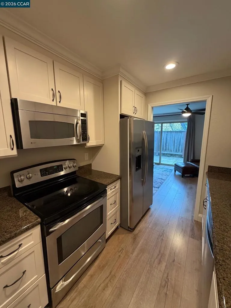 1827 Holland Dr Walnut Creek, CA 94597