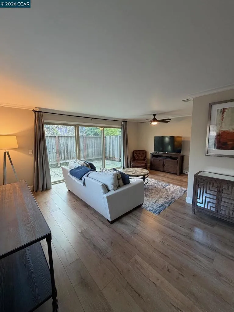 1827 Holland Dr Walnut Creek, CA 94597
