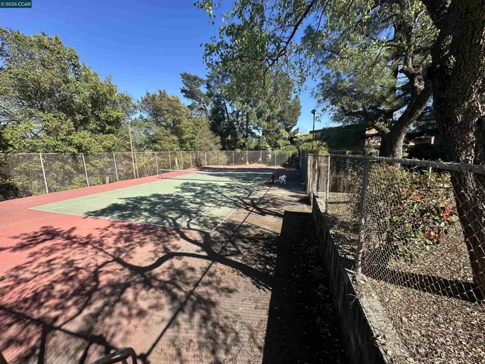 1827 Holland Dr Walnut Creek, CA 94597