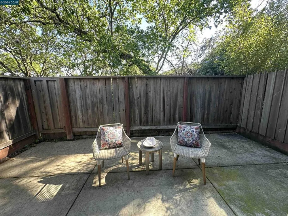 1827 Holland Dr Walnut Creek, CA 94597