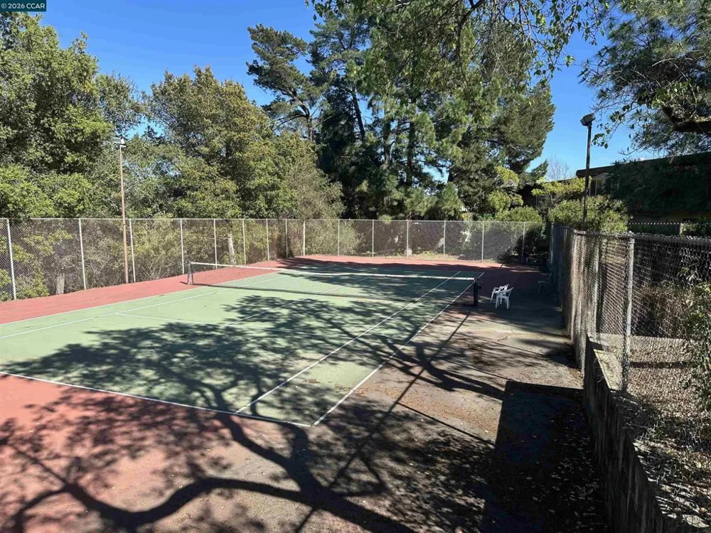 1827 Holland Dr Walnut Creek, CA 94597