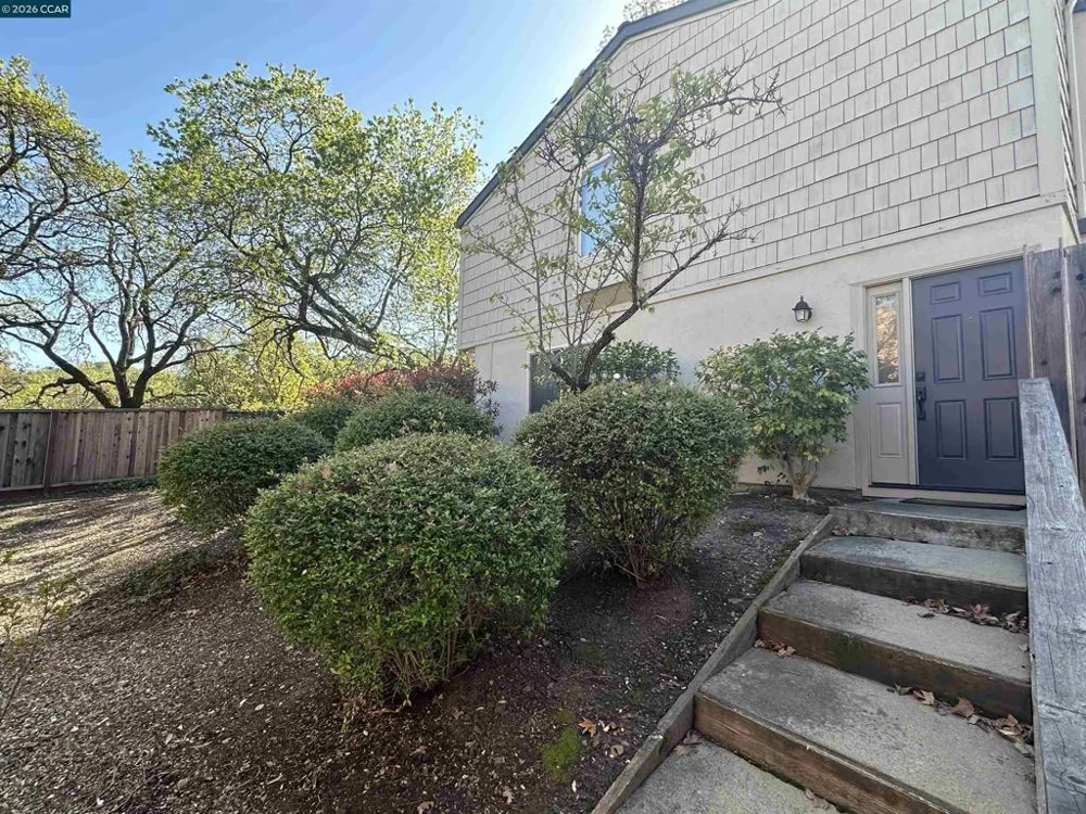 1827 Holland Dr Walnut Creek, CA 94597