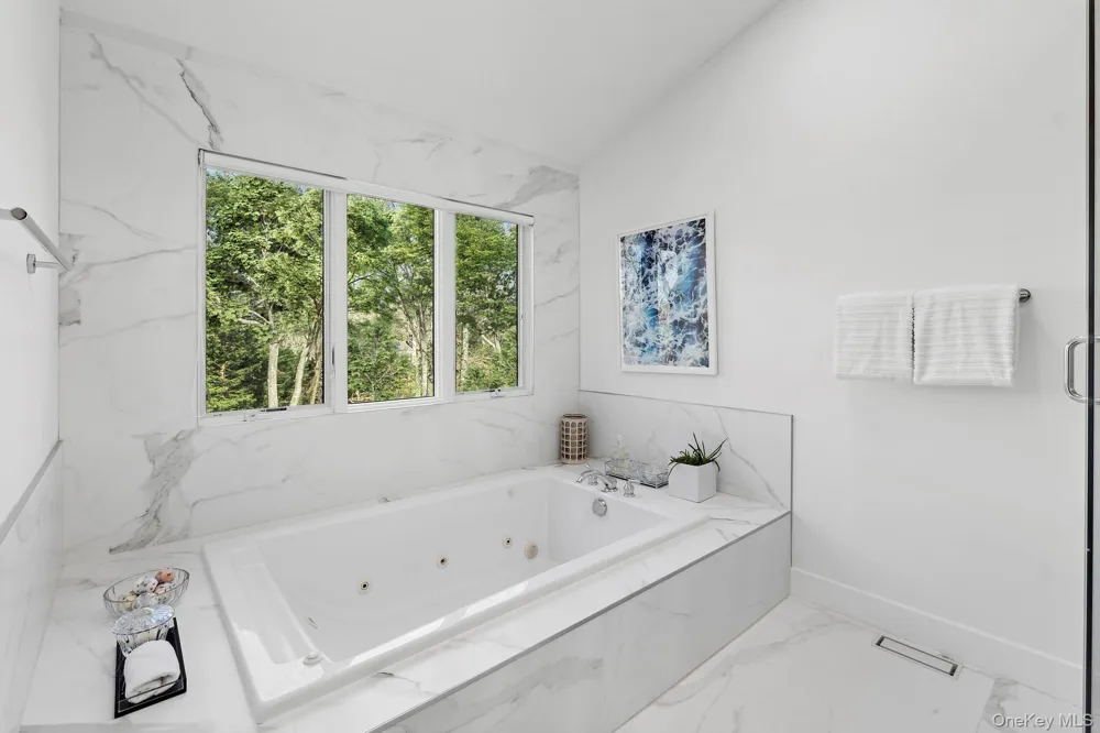 5 Cowhill Lane Wainscott, NY 11975