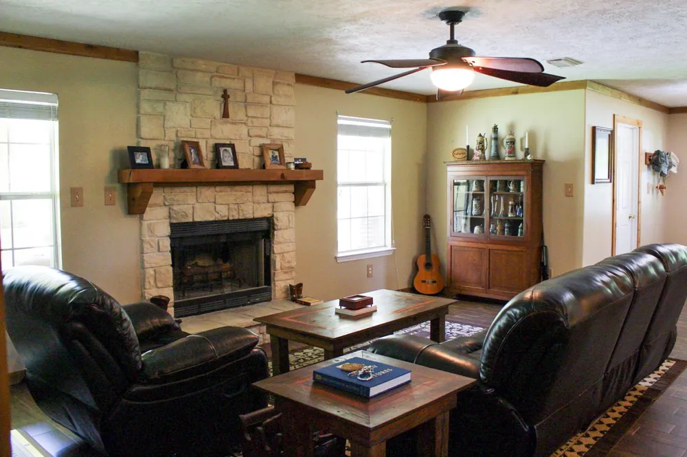 1076 W Branding Iron Weimar, TX 78962