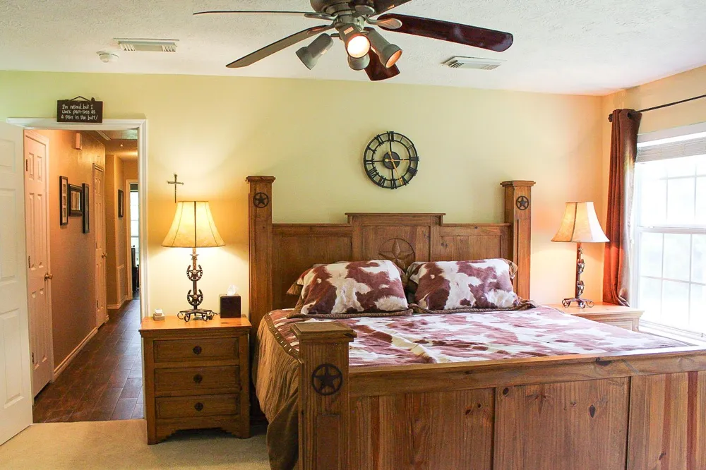 1076 W Branding Iron Weimar, TX 78962