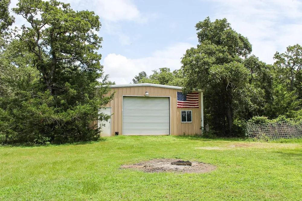 1076 W Branding Iron Weimar, TX 78962