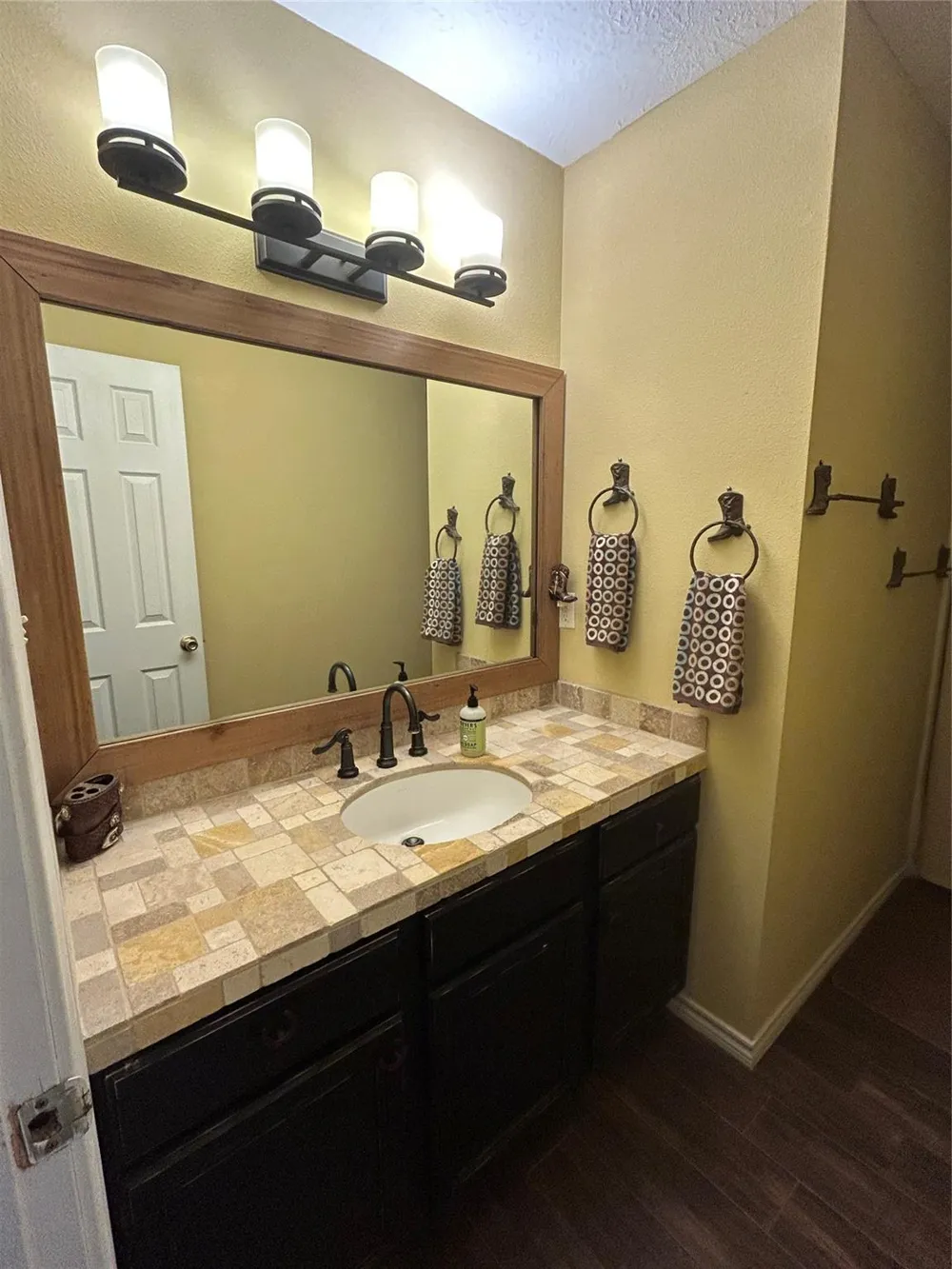 1076 W Branding Iron Weimar, TX 78962