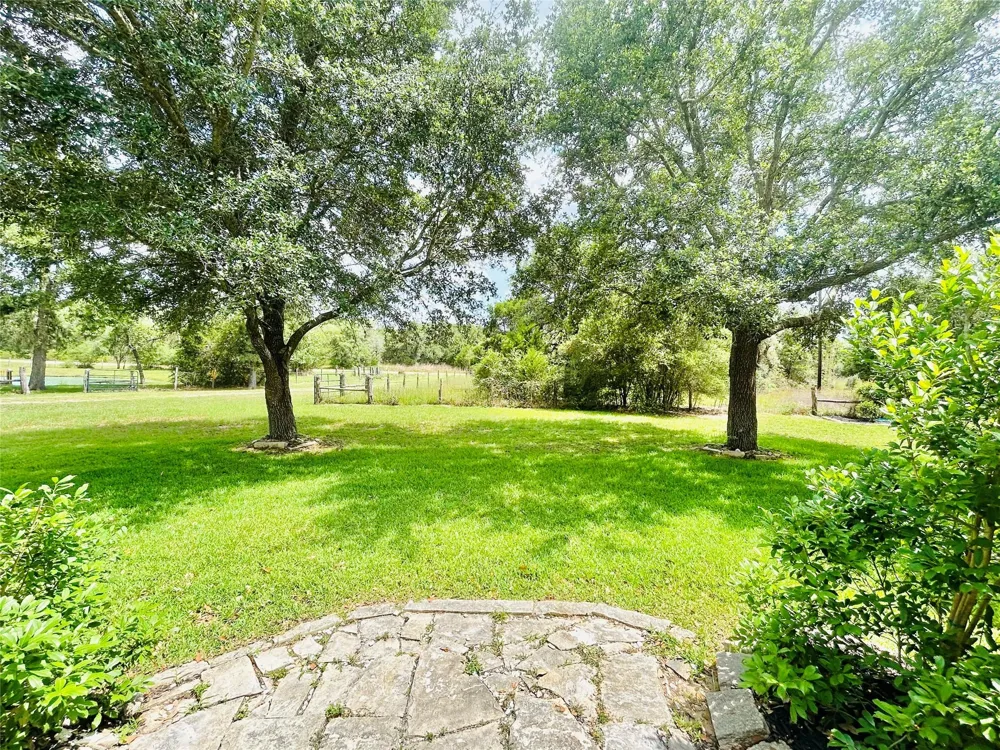 1076 W Branding Iron Weimar, TX 78962