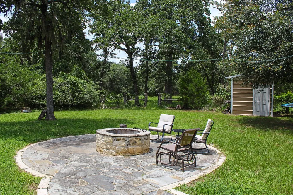 1076 W Branding Iron Weimar, TX 78962