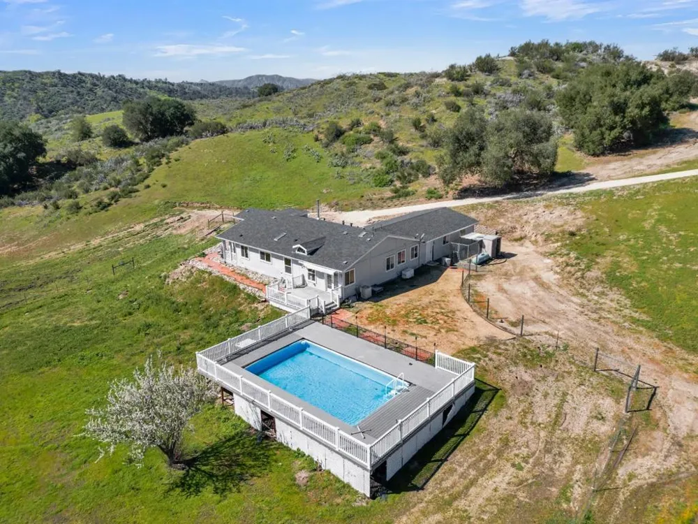 53330 Smith Road Bradley, CA 93426