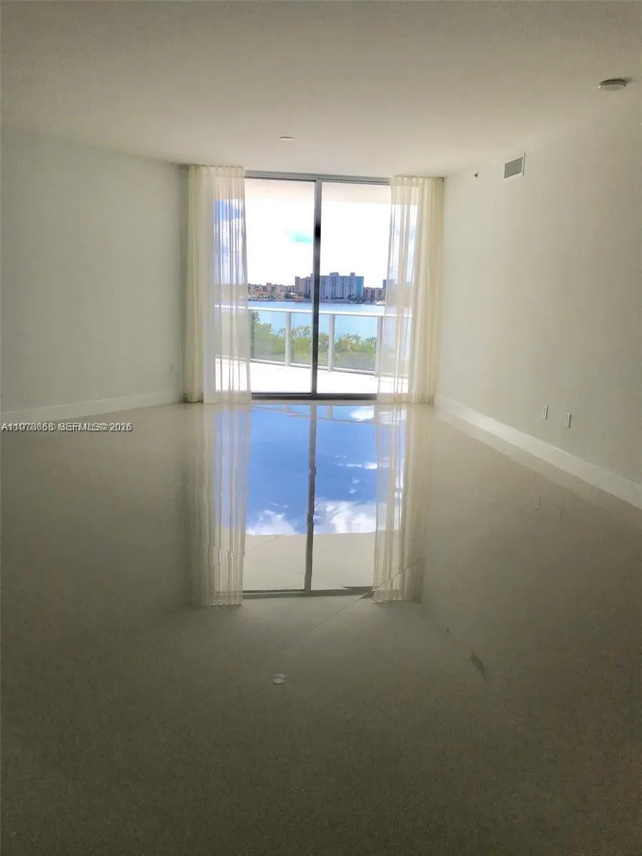 17111 Biscayne Blvd #408 North Miami Beach, FL 33160