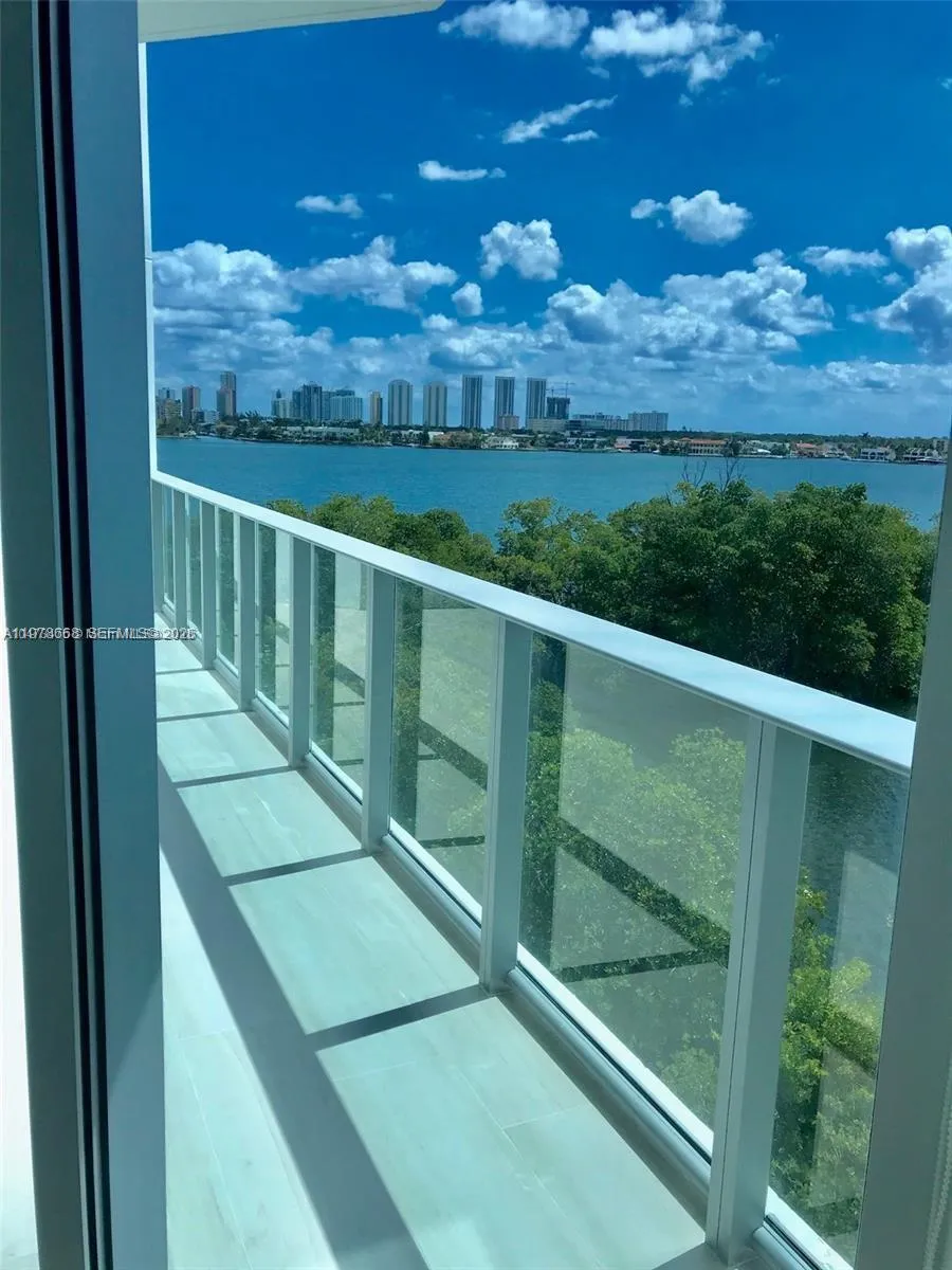 17111 Biscayne Blvd #408 North Miami Beach, FL 33160