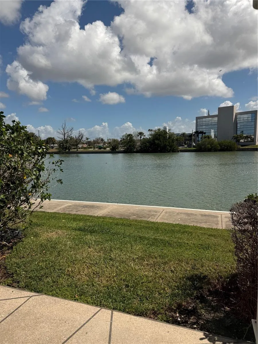 7425 BAY ISLAND DRIVE S #103 South Pasadena, FL 33707