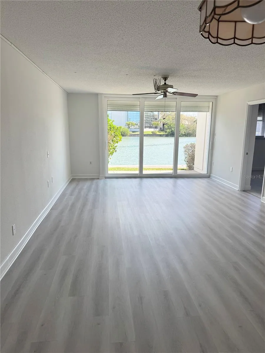 7425 BAY ISLAND DRIVE S #103 South Pasadena, FL 33707