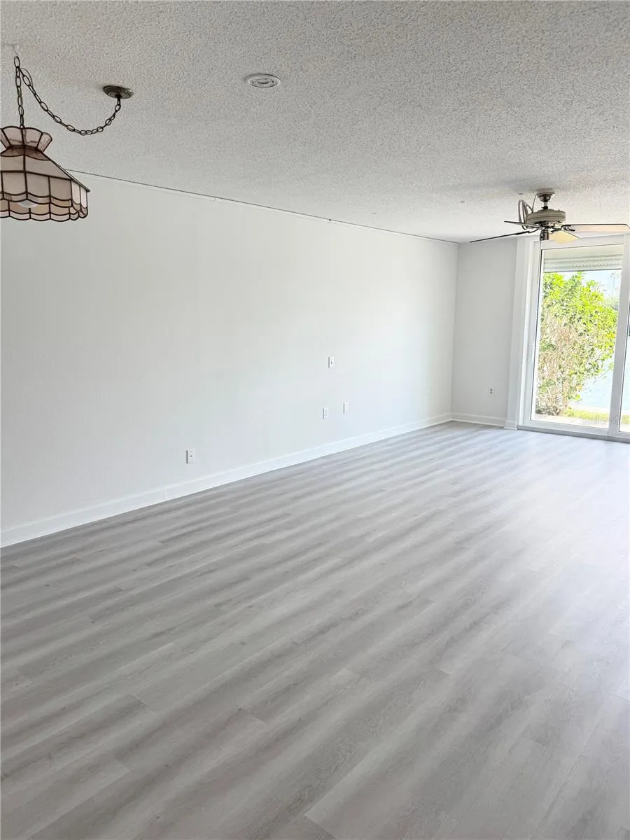 7425 BAY ISLAND DRIVE S #103 South Pasadena, FL 33707