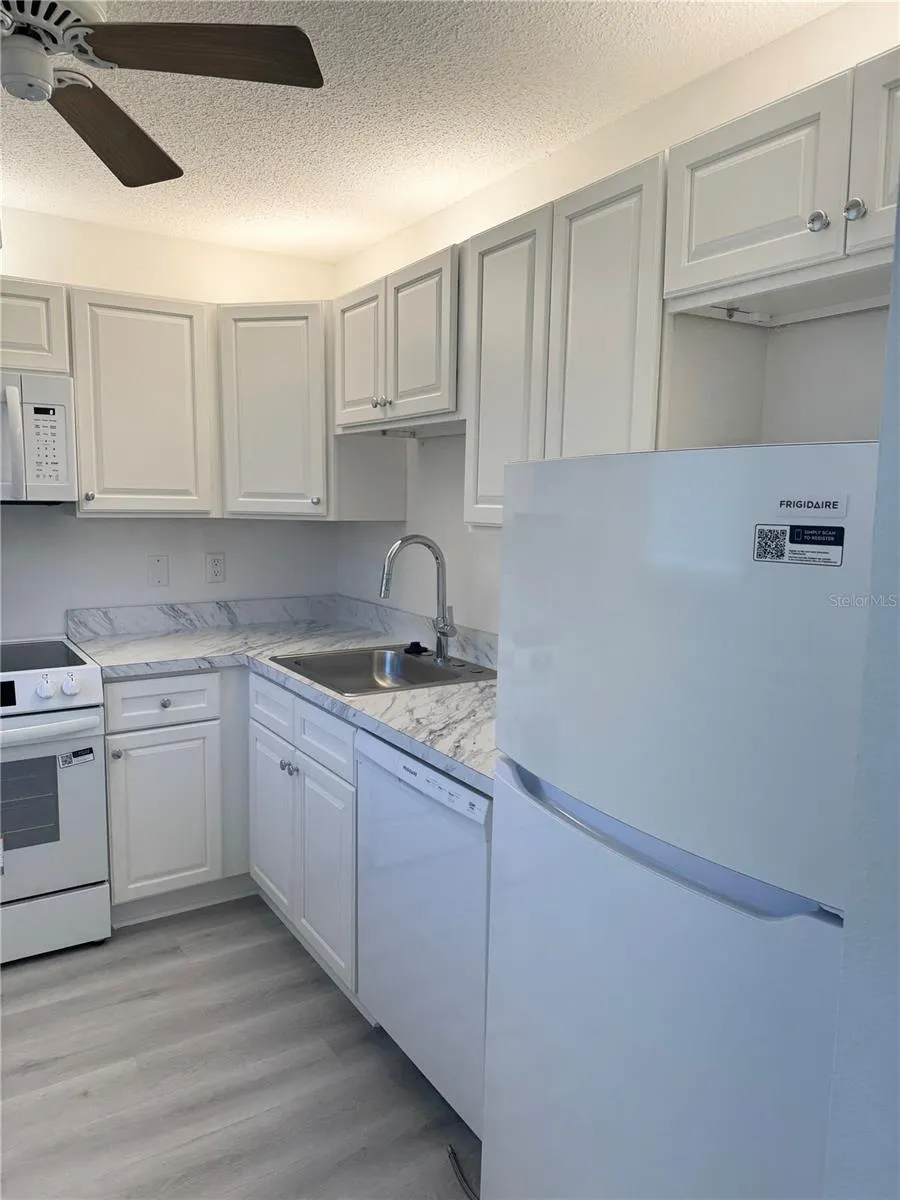 7425 BAY ISLAND DRIVE S #103 South Pasadena, FL 33707
