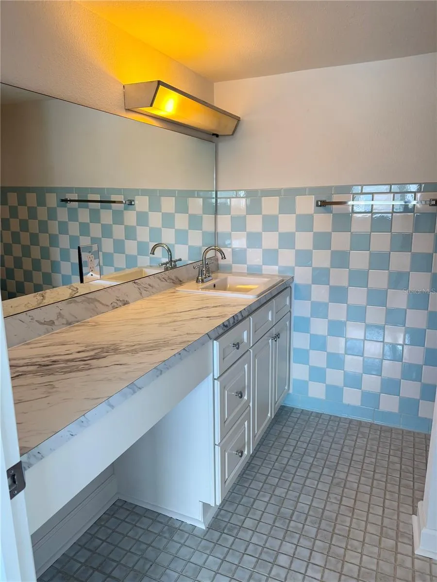 7425 BAY ISLAND DRIVE S #103 South Pasadena, FL 33707
