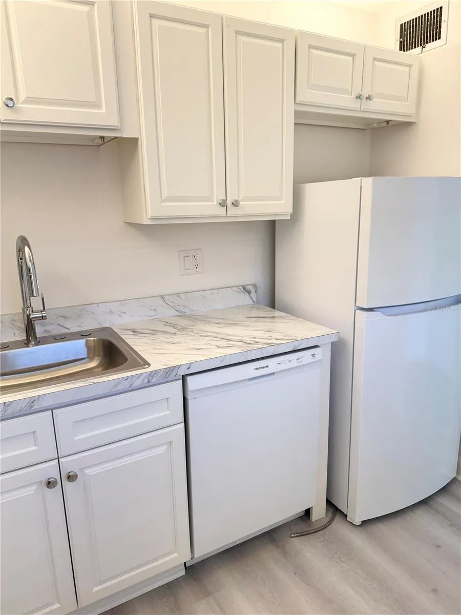 7425 BAY ISLAND DRIVE S #103 South Pasadena, FL 33707