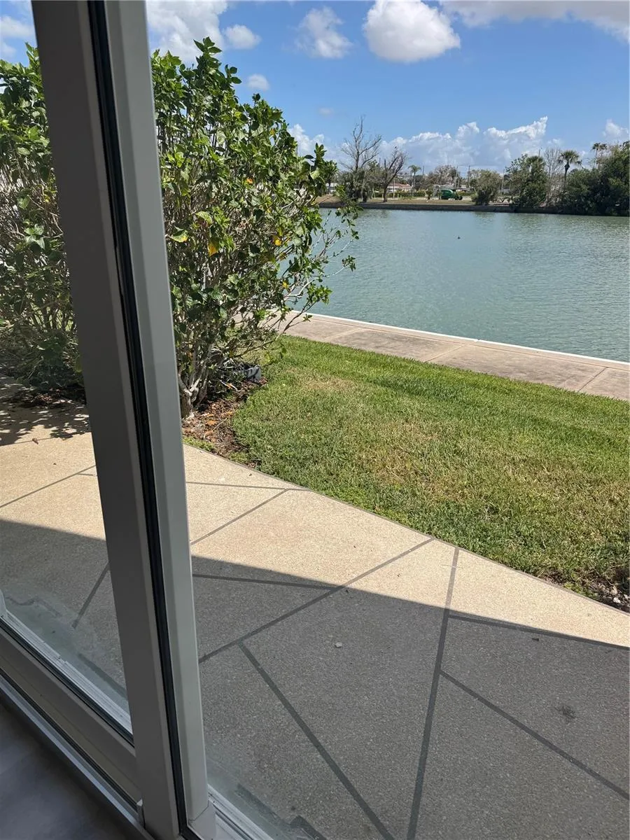7425 BAY ISLAND DRIVE S #103 South Pasadena, FL 33707