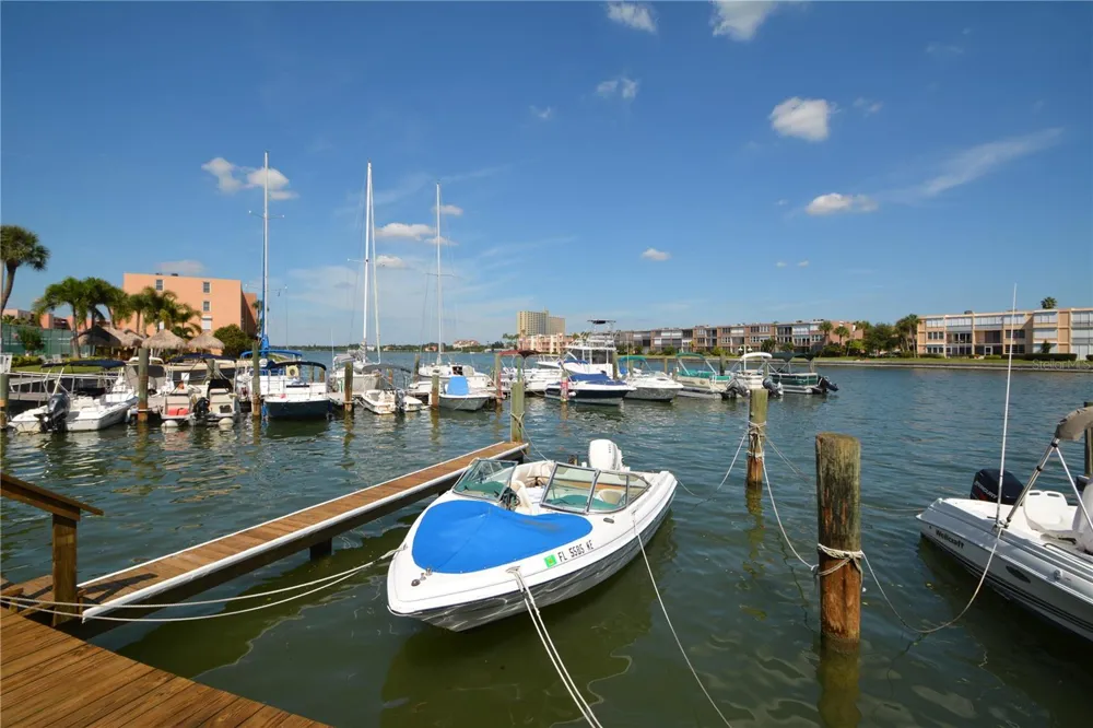 7425 BAY ISLAND DRIVE S #103 South Pasadena, FL 33707