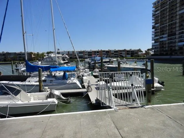 7425 BAY ISLAND DRIVE S #103 South Pasadena, FL 33707