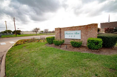 Hollyridge Drive