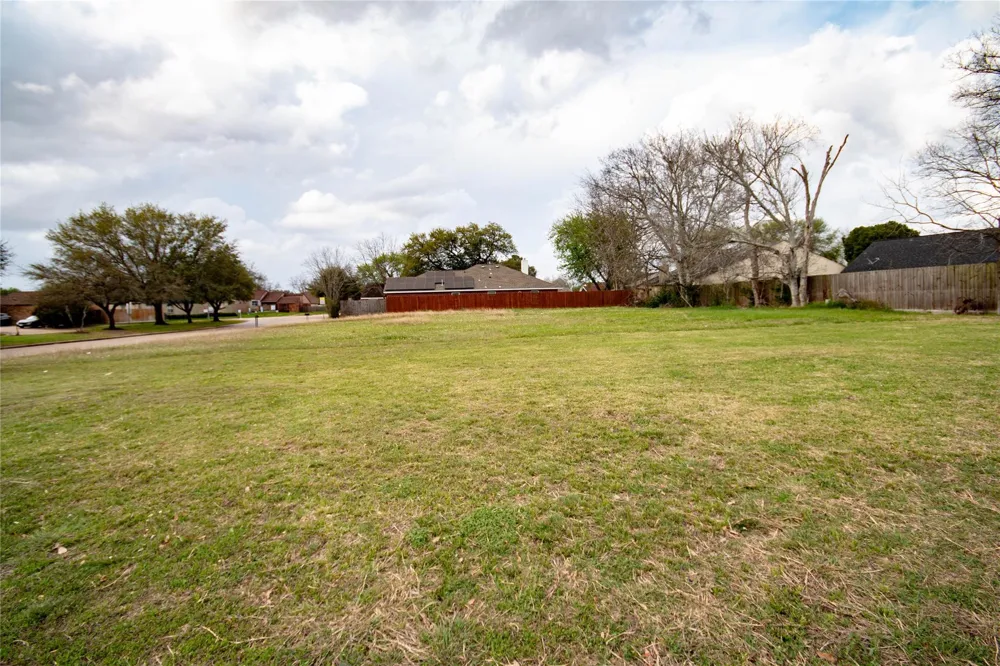 Hollyridge Drive Missouri City, TX 77489