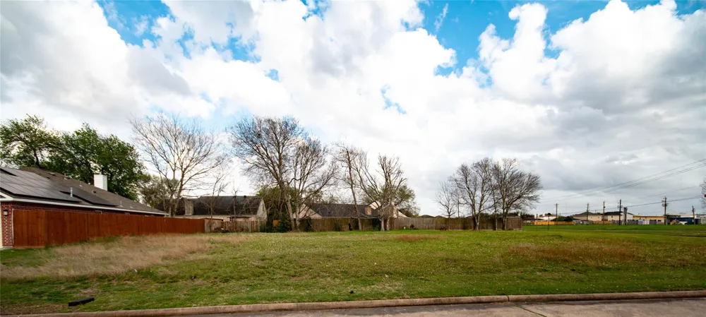 Hollyridge Drive Missouri City, TX 77489