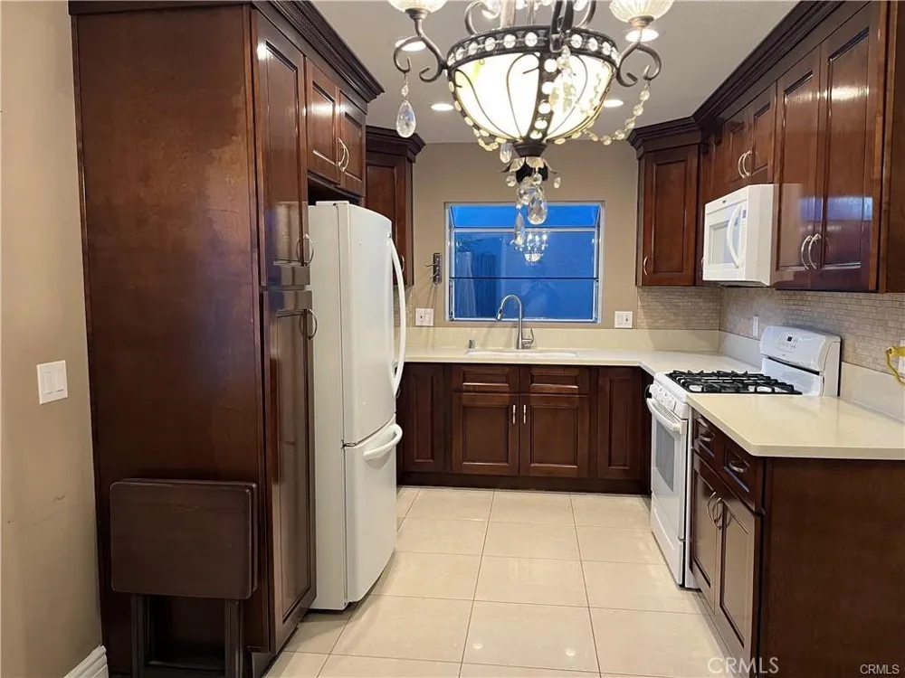 13775 Glenoaks #8 Sylmar, CA 91342
