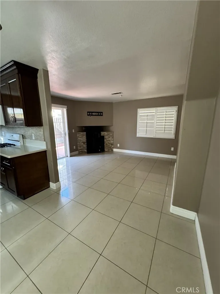 13775 Glenoaks #8 Sylmar, CA 91342