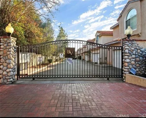 13775 Glenoaks #8