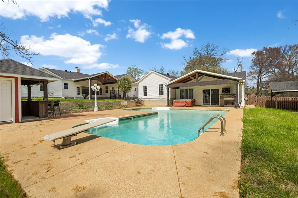 1609 Old Nacogdoches Road Henderson, TX 75654