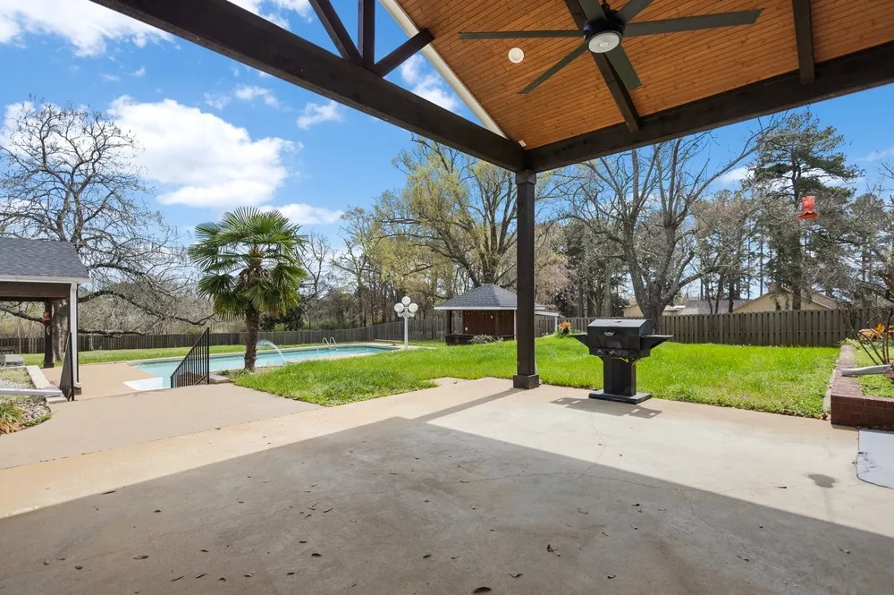 1609 Old Nacogdoches Road Henderson, TX 75654