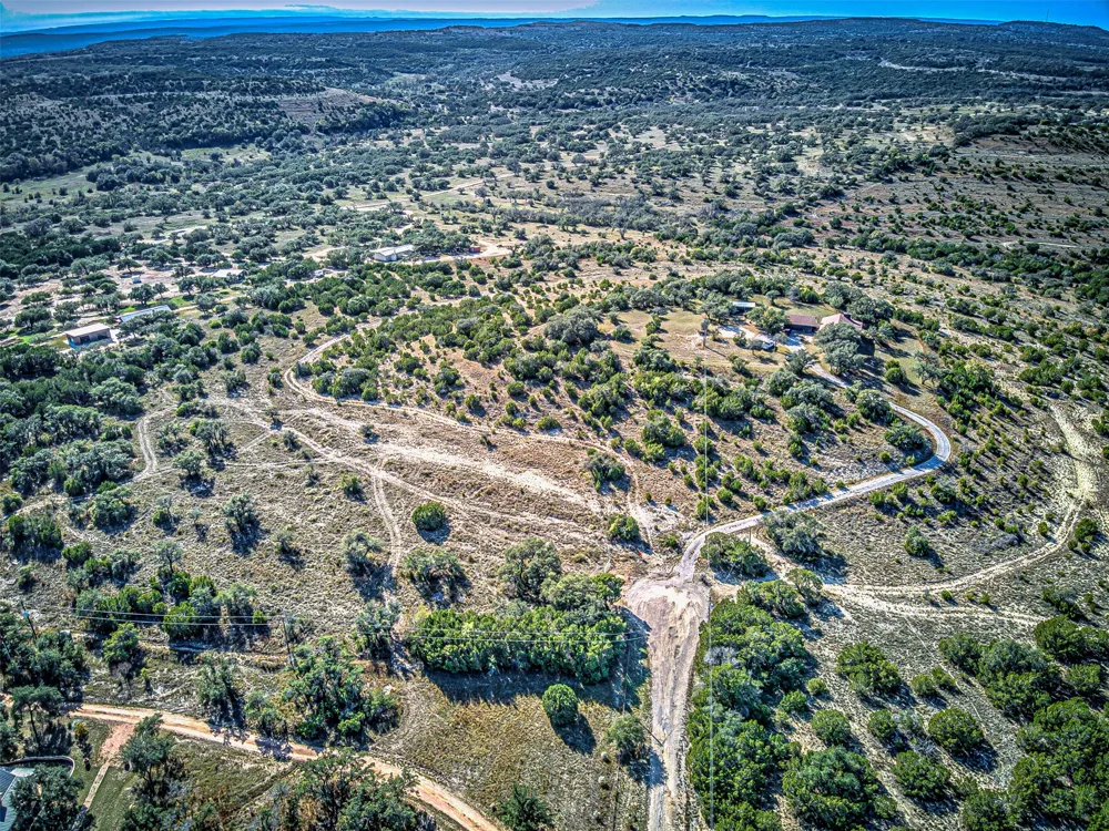 414 Hall Lane Spicewood, TX 78669