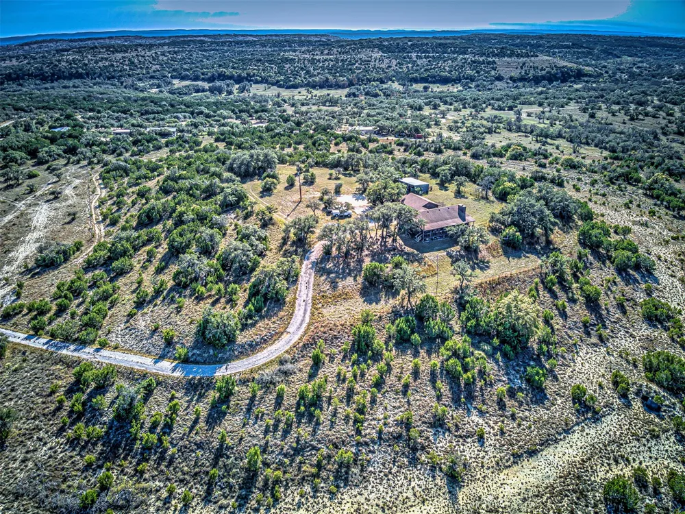 414 Hall Lane Spicewood, TX 78669