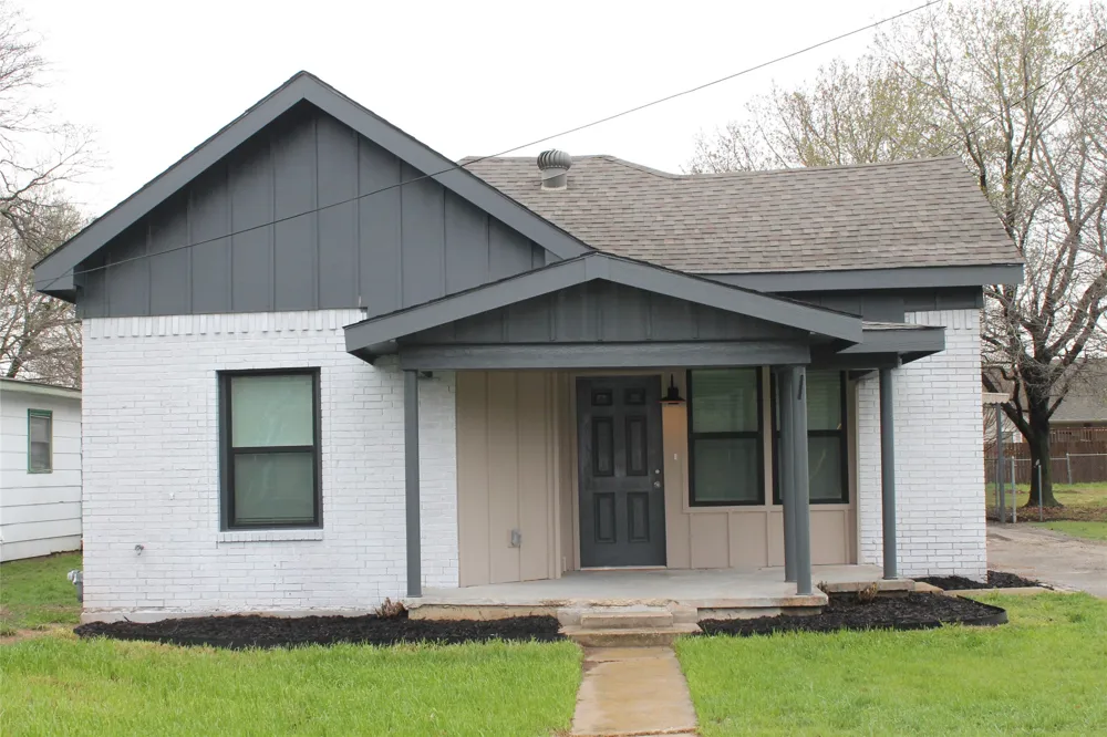 104 S Hubbard Street Alvord, TX 76225