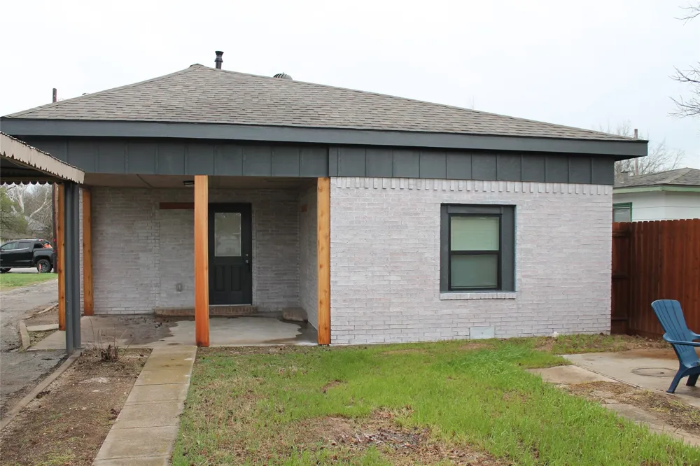 104 S Hubbard Street Alvord, TX 76225