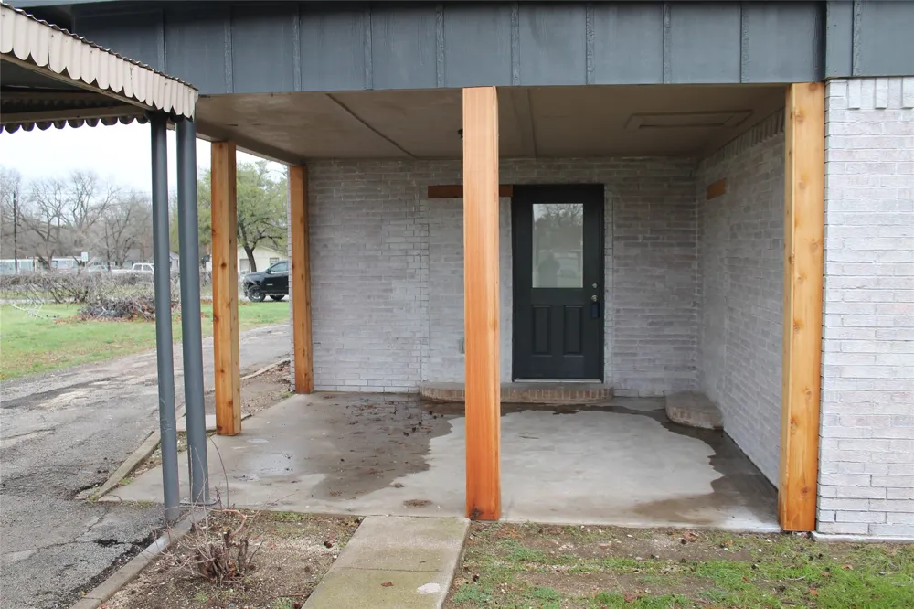 104 S Hubbard Street Alvord, TX 76225