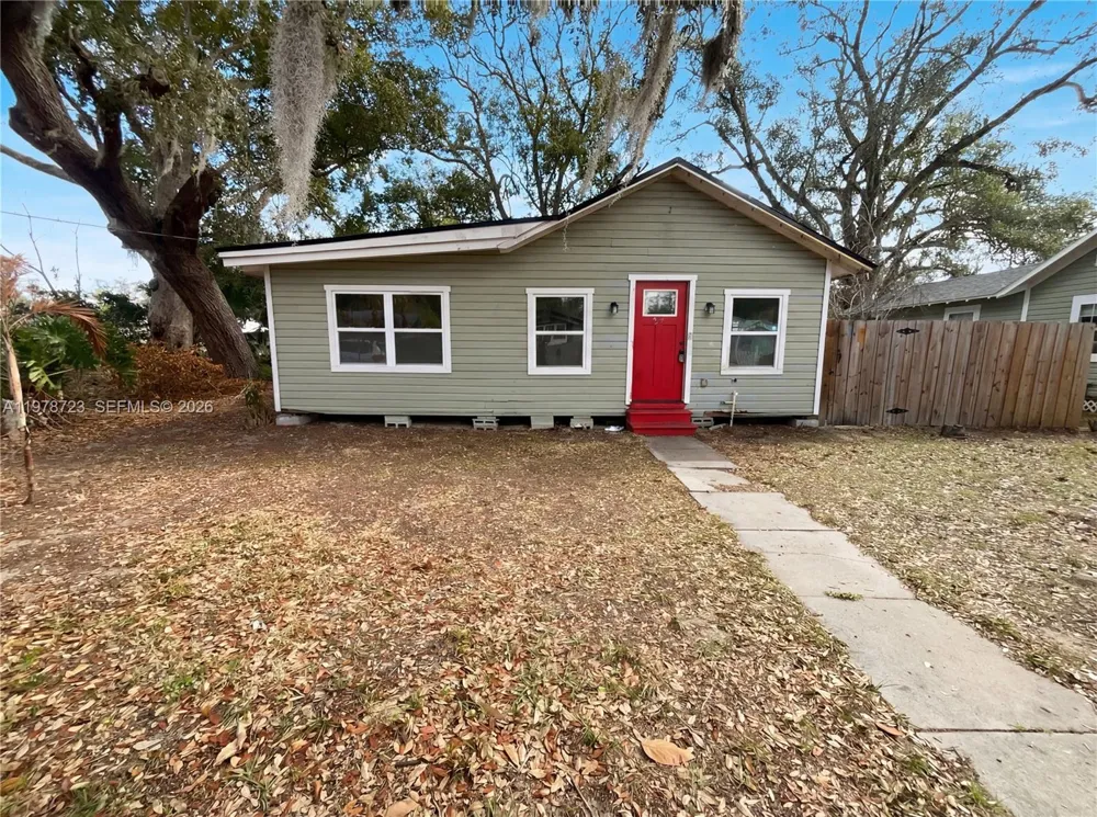 244 S Rhodes Mount Dora, FL 32757
